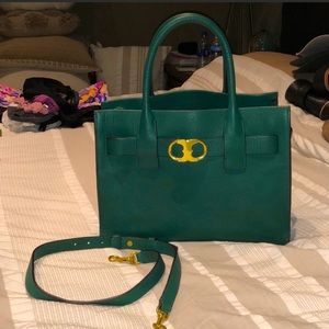 Beautiful Kelly green TORY BURCH bag!